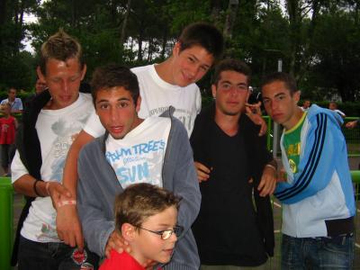 Place au BOYS du camping...